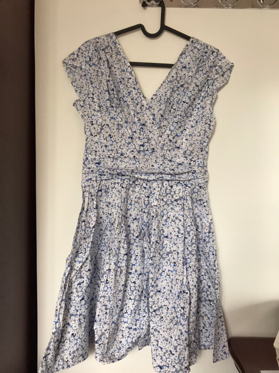 9新V领碎花连衣裙