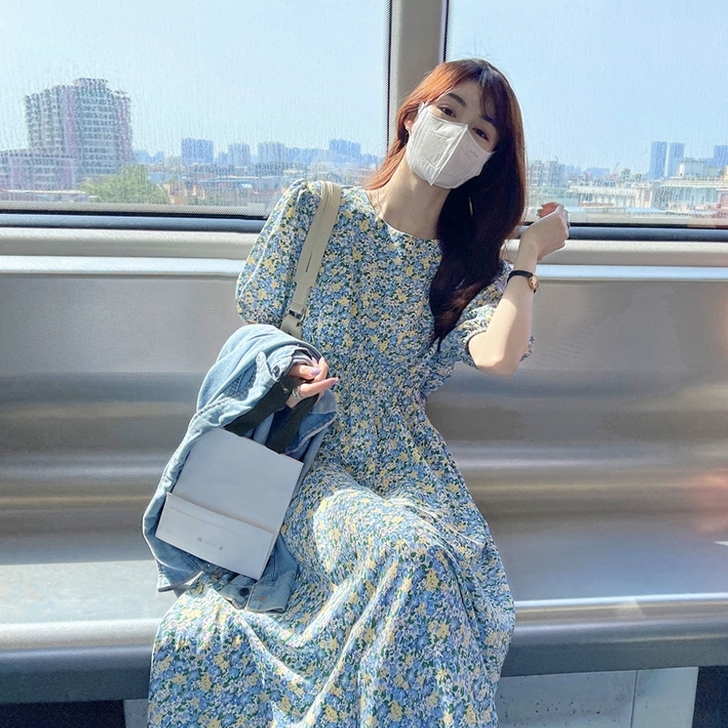 小清新泡泡袖碎花连衣裙女夏季2021新款法...