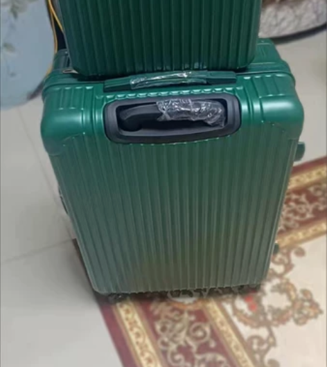 全新拉杆子母箱20寸，多个颜色 感兴趣的话...