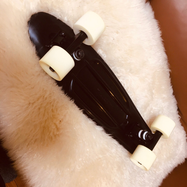 性能小鱼板 黑板白轮（白中泛黄了）