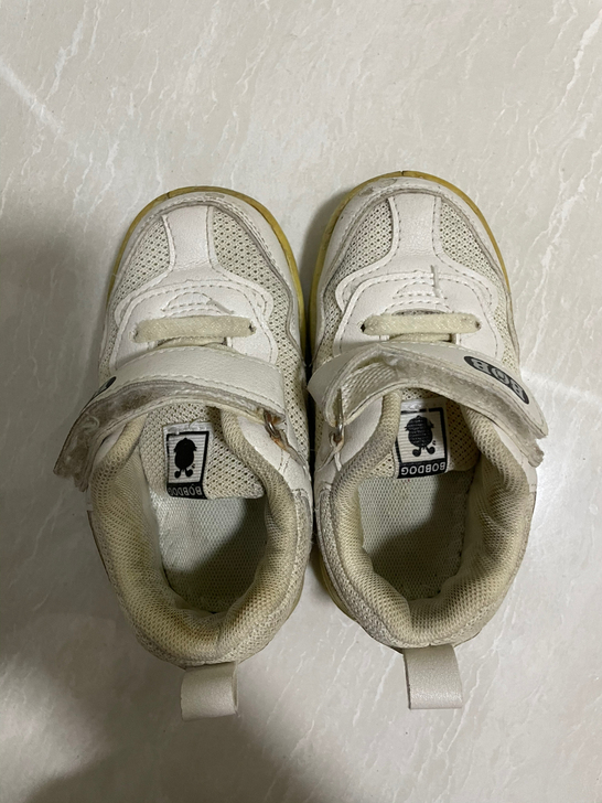 巴布豆运动鞋,内长15厘米。