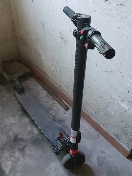 阿尔郎电动滑板车，原来的开关显示表坏了。现...