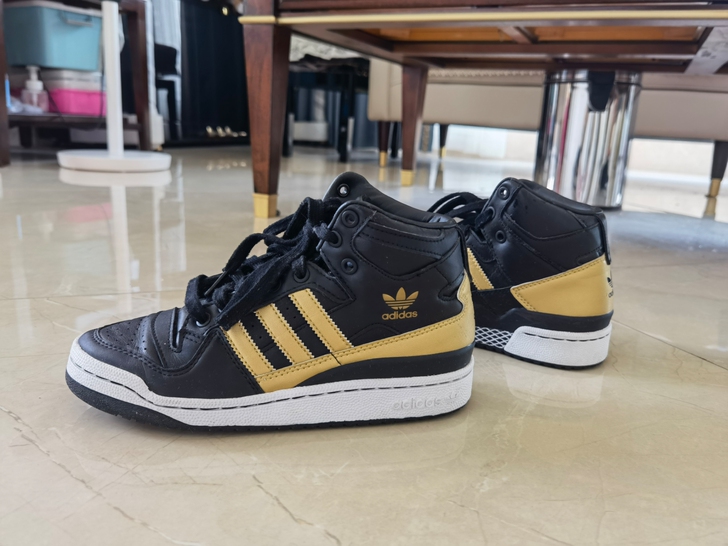 阿迪达斯Adidas金标高帮休闲板鞋