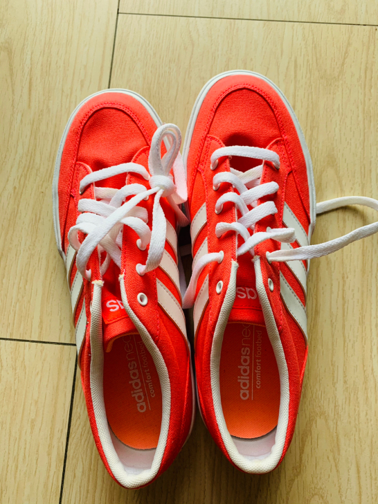 阿迪达斯 adidas三叶草