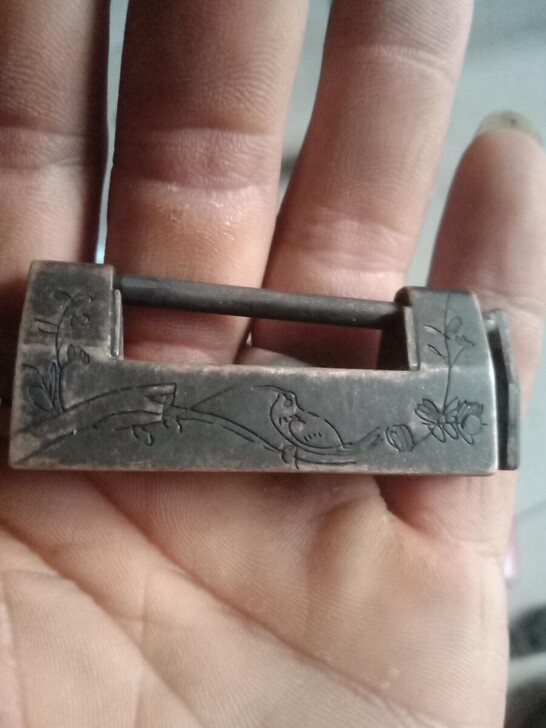 乡下古玩收藏古董铜器袖珍小号喜上眉梢铜锁民...
