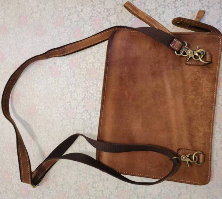 磨砂真皮男士斜挎包 9成新 复古牛皮磨砂皮包