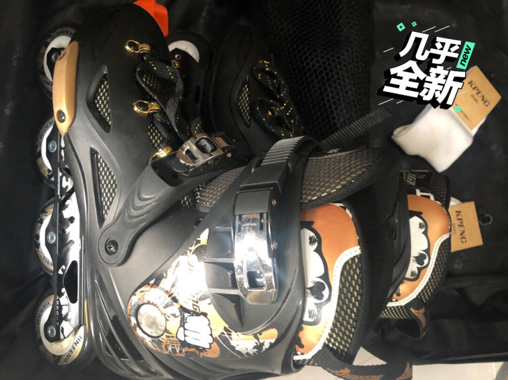 实体店买的轮滑鞋，43码，就穿过一次99新...