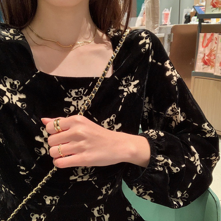 金丝绒连衣裙复古方领显瘦小熊印花短款裙子2...