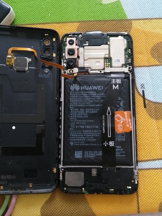 华为麦芒8，开机屏坏，成色如图，