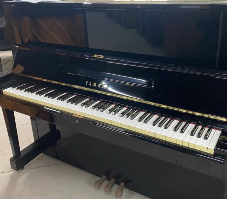 雅马哈YUS. 裸琴状态。1981年钢琴带...