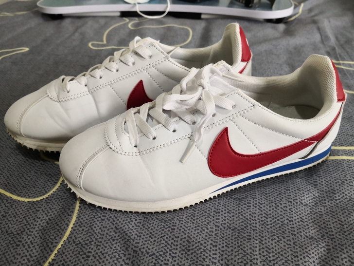 耐克阿甘跑鞋 44码，但实际42穿正好