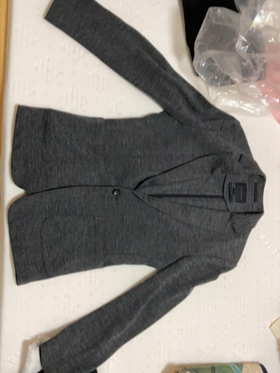 休闲西服，穿着很舒服，有点像毛料，但是有弹...