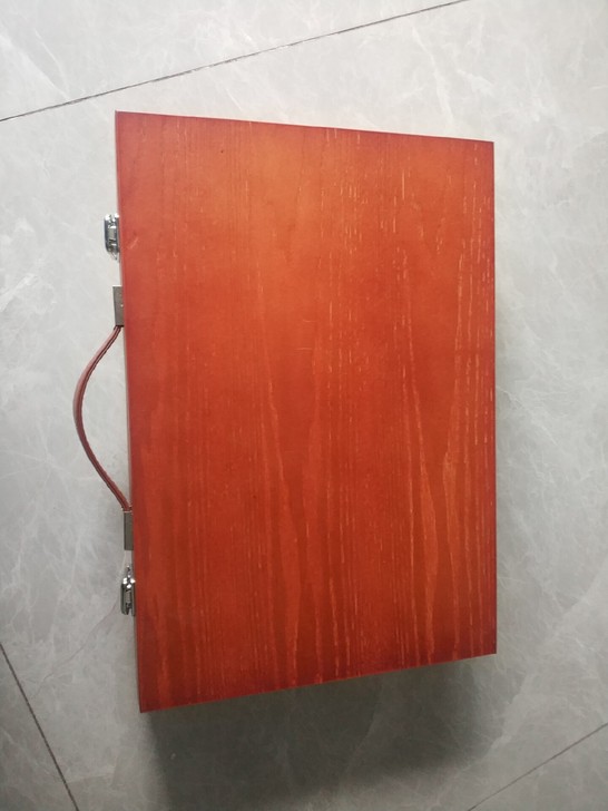 儿童画笔套装 木盒行李箱装 有两套 用不了...