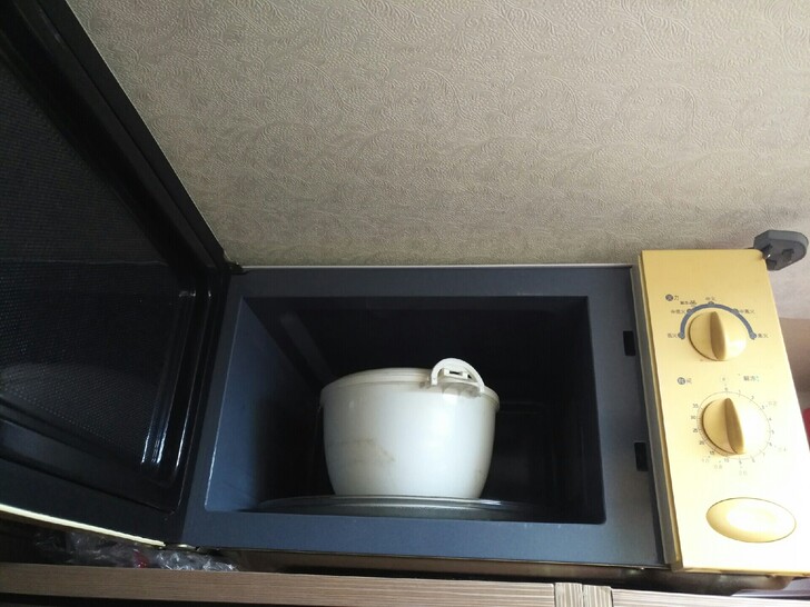 美的微波炉，能用，黄只是被太阳晒的，带微波...