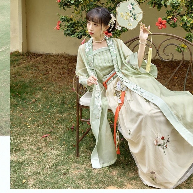 十三余小豆蔻儿[玉蕊仙]刺绣对襟长衫吊带褶...