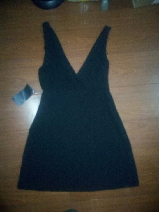 黑色v领雪纺连衣裙