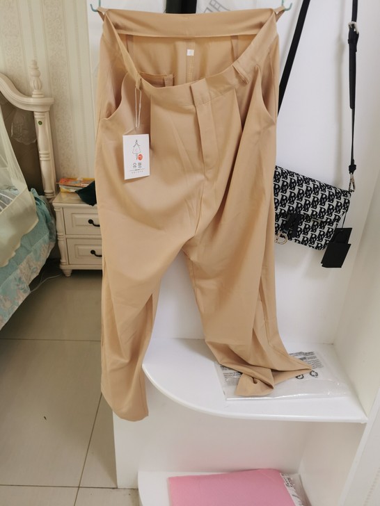 全新带吊牌卡其色裤子，长裤，有点阔腿，L码...