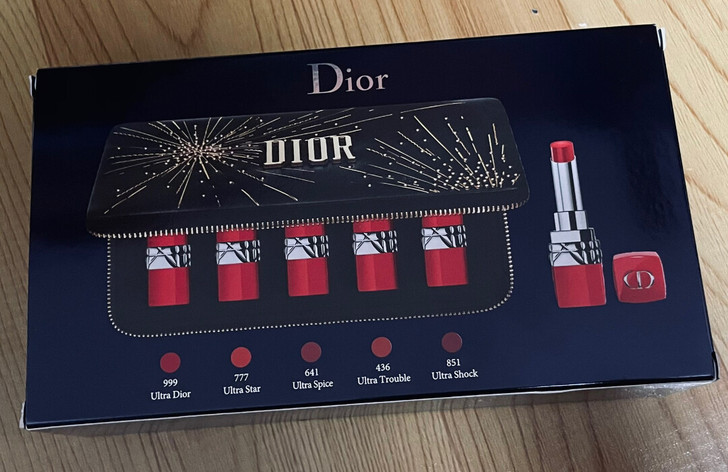 为了美貌盒子买了一套Dior口红,5支烈艳...