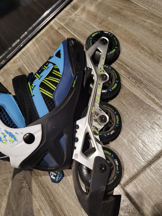 迪卡侬单排滑冰鞋适合38-41的脚。本人脚...