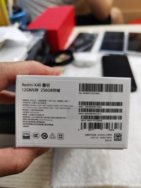 出个红米k40 顶配12+256给送激活两...