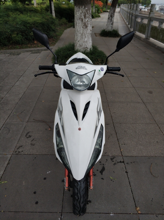 自用轻便摩托车，平时开的不多，成色自己看图...