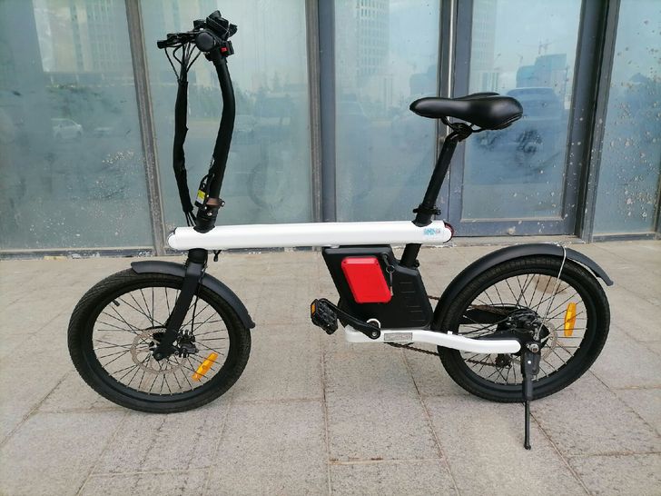 永久折叠电动车：20寸轮，座椅可调整高度，...