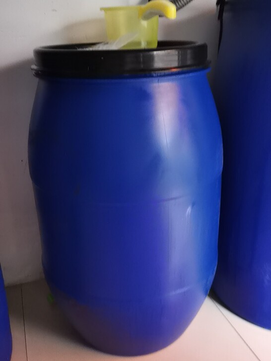 9.9成新大圆桶大口酵素水桶 外壳材质：塑...