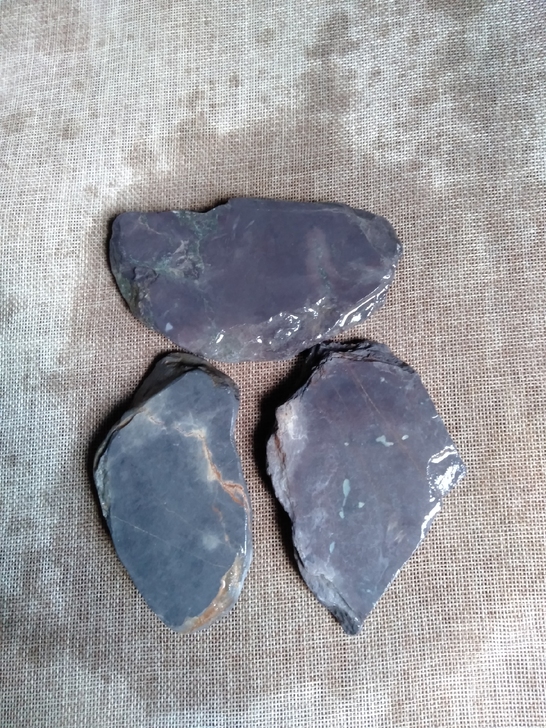 老坑大西洞原石3块(端砚)石品:金线，石皮...
