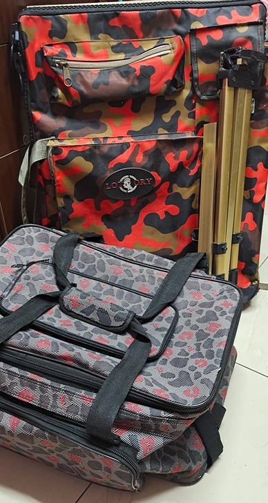 出售画箱，画袋，画板，画架，具体价格私聊