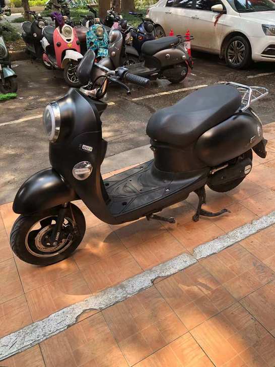 小刀电动车  优米60伏磨砂黑