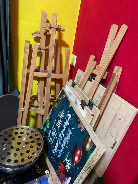 画架25元一个，有8个，自提，翻身地铁站附近