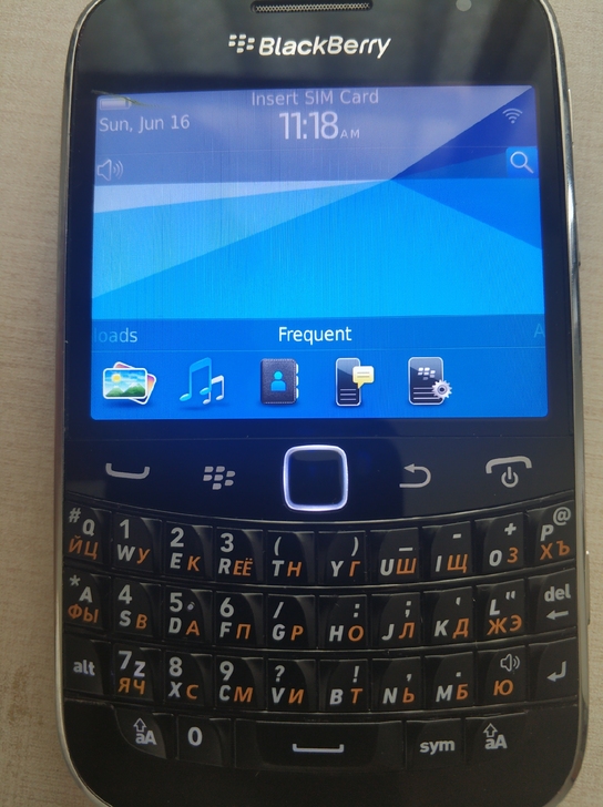 BlackBerry/黑莓 手机机身颜色黑...