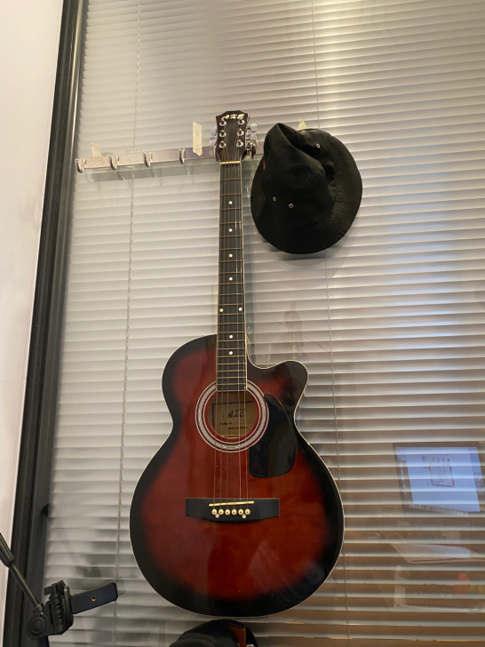 吉他，刚买的时候和所有人一样想学，可是一直...