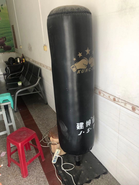 拳击沙包,永春县内自提,用没两次。
