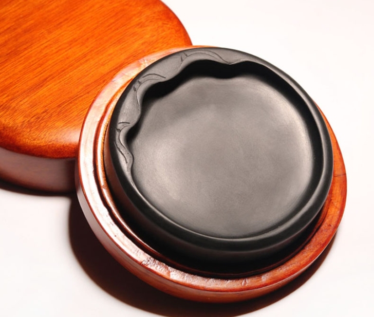 高端精品带樟木盒圆型素砚台 原石歙砚歙砚精...