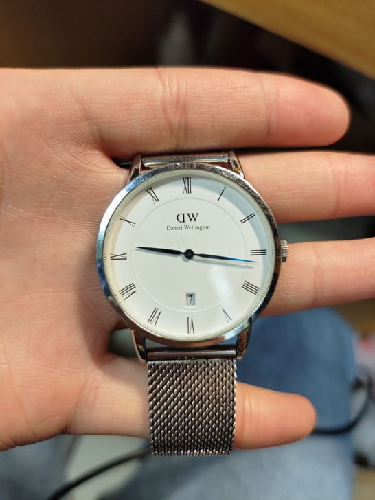 DW蓝针情侣男表。买来两年。没怎么带过。电...