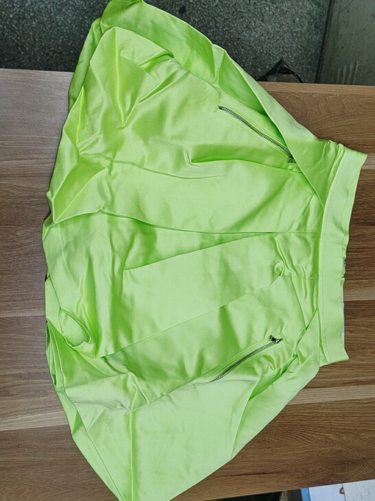 全新SUN QIANLI蓬蓬短裙,S码,腰...