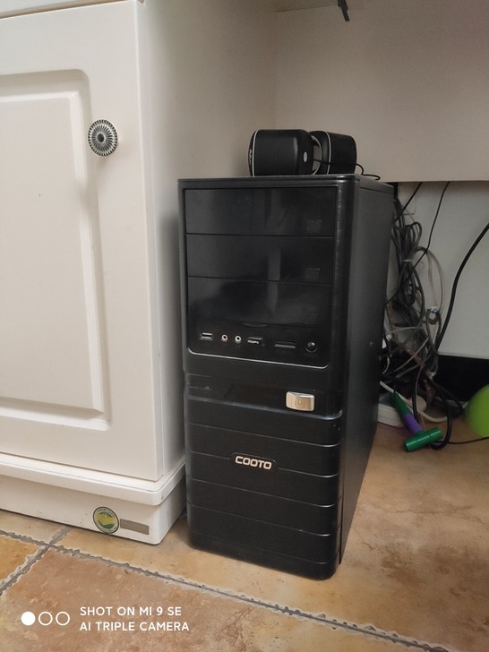 家用台式电脑主机，个人家庭自用闲置。