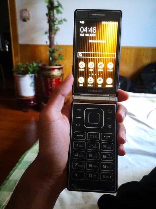 三星w2015 一切正常 外观磕磕碰碰，手...