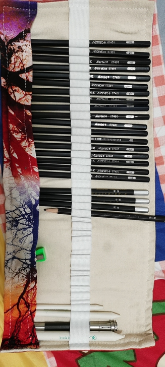 带收纳袋的马利绘画铅笔。没有用过。