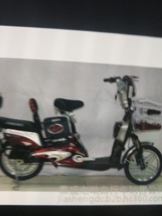 凤凰电动车388元，这一款的是个绿色的。没...