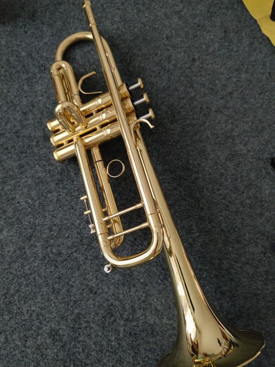 巴哈小号键型，钢印商标，漆金工艺，好吹省力...