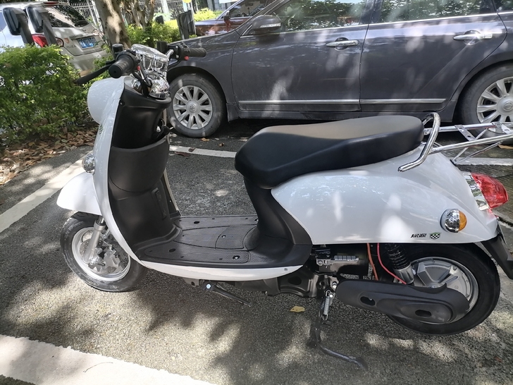 二手电动车，绿源，亮白色，72伏双碟刹，高...