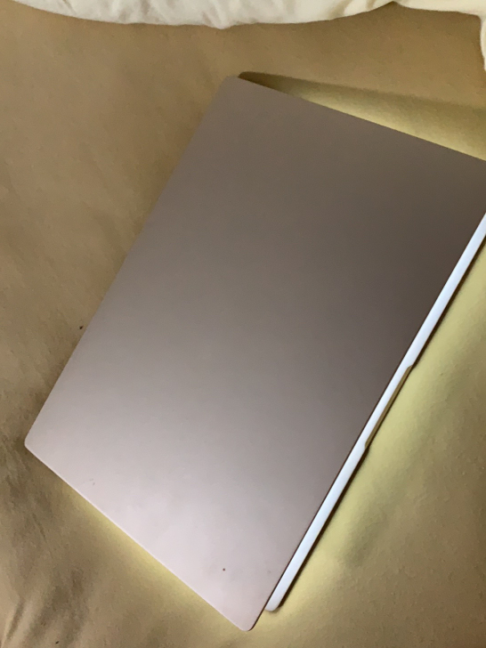 小米笔记本，疫情时候买来上网课的，没上两次...