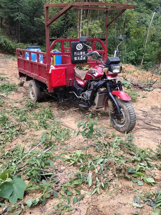 转让黑娃农用三轮摩托车车况正常,车在凭祥夏石