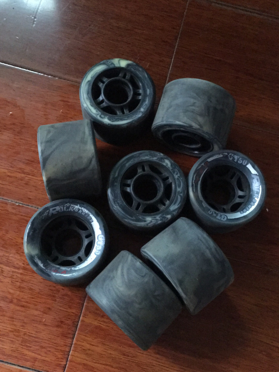 双排轮滑轮子，室内，硬度95a，尺寸62#...