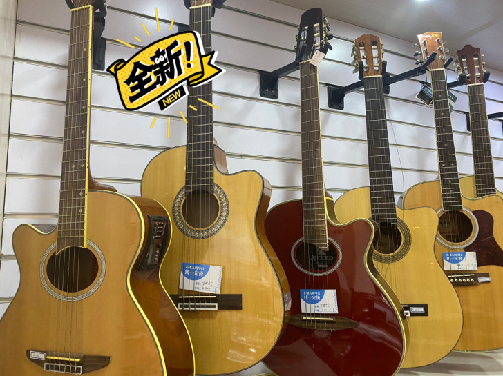 全新古典吉他搬迁转让，180元起送包