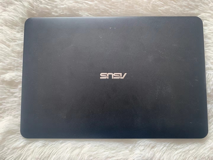 出一台华硕笔记本电脑