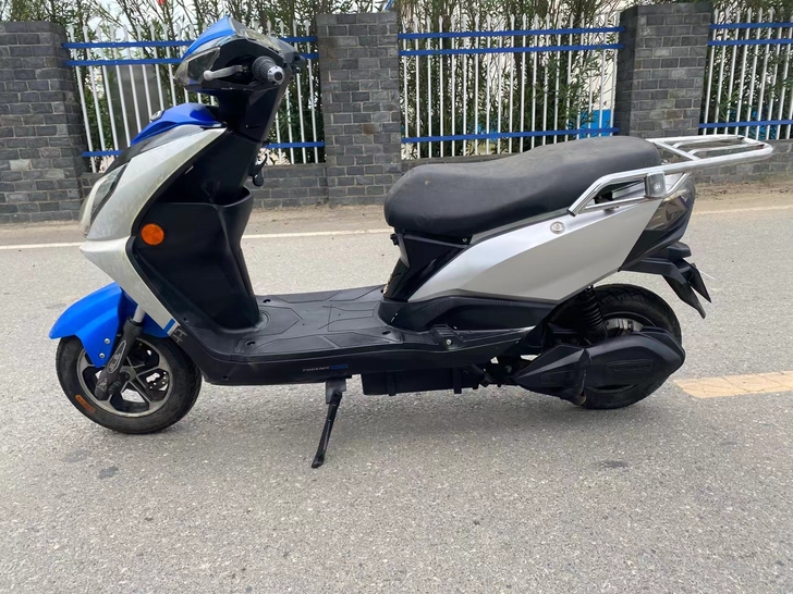 凤凰电动车 外观95新，前后真空胎，外卖神...