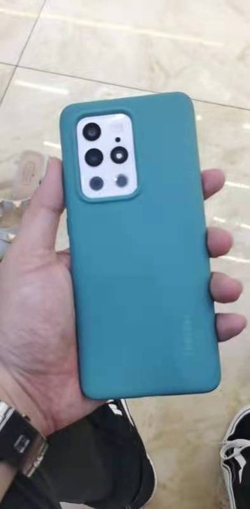 出一个魅族18pro8+256白色   自...